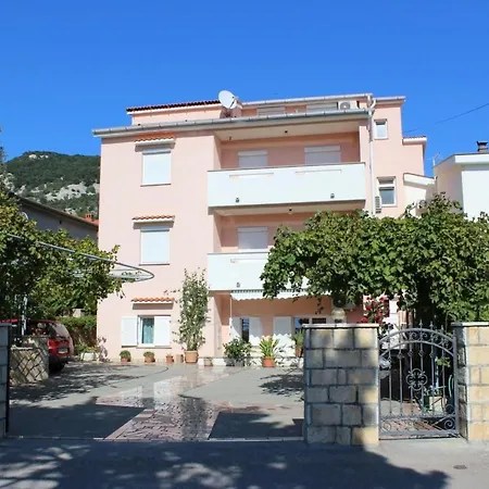 Charmantes In Mit Eigenem Balkon By Interhome Appartamento