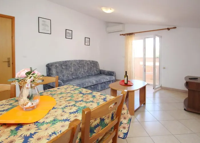 Charmantes In Mit Eigenem Balkon By Interhome